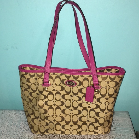 Coach Handbags - COACH PURSE💗!!